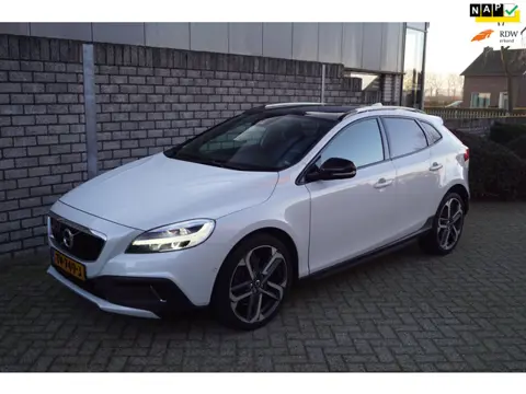 Volvo V40 Cross Country 1.5 T3 Polar+ Luxury Autom Leder Stoelverw Panodak Navi Camera Adaptieve Cru