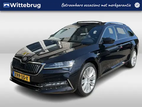 Škoda Superb Combi 1.4 TSI iV Laurin & Klement / AUTOMAAT/ PANO/ TREKHAAK/ LEER/ STANDKACHEL/ DCC/ A