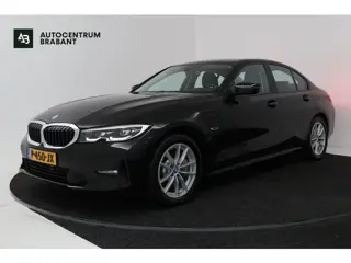 BMW 3-serie 330e Business Edition Plus (TREKHAAK, STOELVERWARMING, NAVIGATIE, PARKEERSENSOREN)
