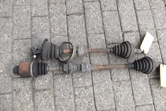 Mitsubishi Spacestar 1.6 16V 2003 Aandrijfas Links en Rechts