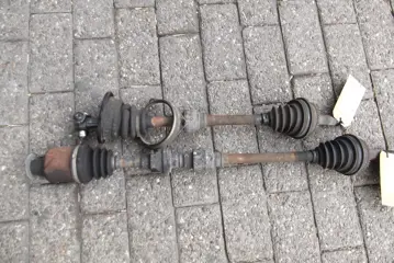 Mitsubishi Spacestar 1.6 16V 2003 Aandrijfas Links en Rechts