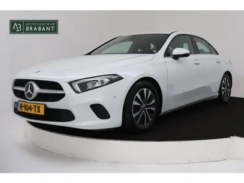 Mercedes-Benz A-Klasse 180 Business Solution (NAVIGATIE, CAMERA, STOELVERWARMING, CRUISE, PDC, NL-AU