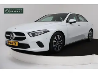 Mercedes-Benz A-Klasse 180 Business Solution (NAVIGATIE, CAMERA, STOELVERWARMING, CRUISE, PDC, NL-AU
