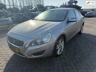 Volvo S60 1.6 T4 Summum automaat ! lees advertentie !
