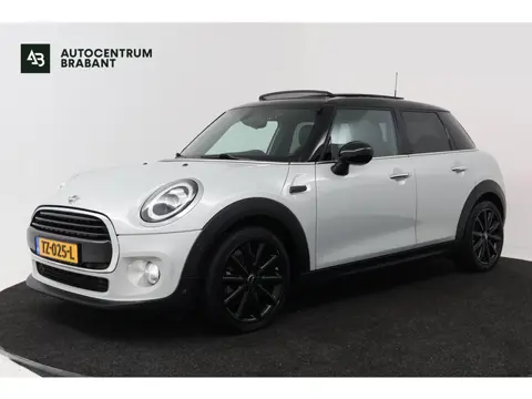 MINI 5-deurs 1.5 Cooper Chili (PANORAMADAK, STOELVERWARMING, H/K AUDIO, DEALER ONDERHOUDEN)