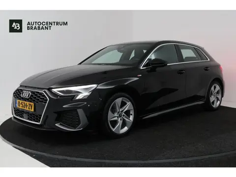 Audi A3 Sportback 30 TFSI S edition (STOELVERWARMING, LANE-ASSIST, NAVIGATIE, PARKEERSENSOREN)