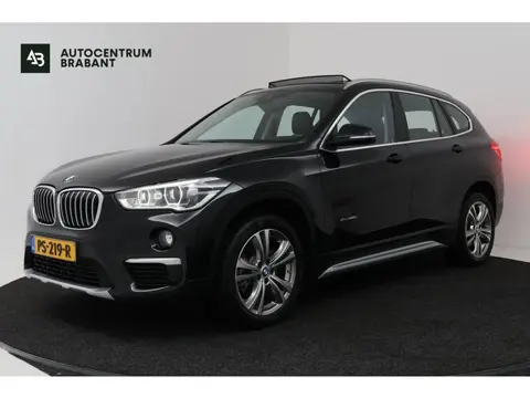 BMW X1 XDrive20i High Executive (PANORAMADAK, CAMERA, TREKHAAK, STOELVERWARMING, DEALER ONDERHOUD