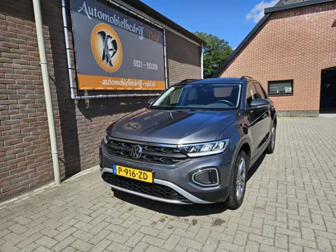 Volkswagen T-Roc 1.5 TSI Life 75 Edition (bj 2022)