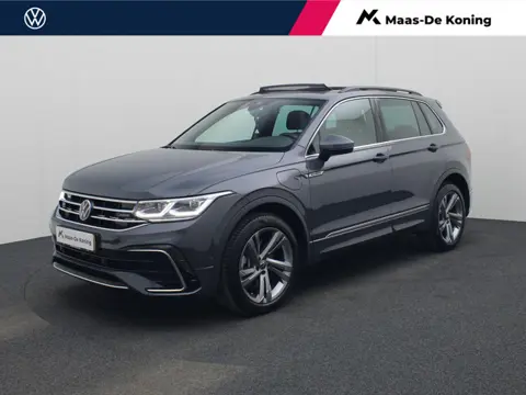 Volkswagen Tiguan 1.4TSIeHybrid 180kW/245PK R-Line DSG · Panoramadak · Trekhaak · Apple/Android Car 