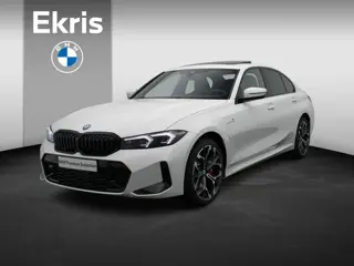 BMW 3 Serie Sedan 330e M Sportpakket Pro | Stuurwielrand Verwarmd | Trekhaak | Geluidswerende Ramen 