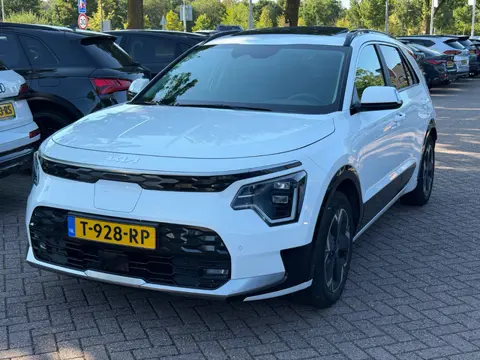 Kia Niro EV DynamicPlusLine 64.8 kWh / SoH 98,2% / Trekhaak / Schuifdak / Leder / Keyless / Harman K