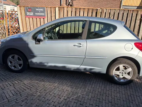 Peugeot 207 1.4 VTi Style