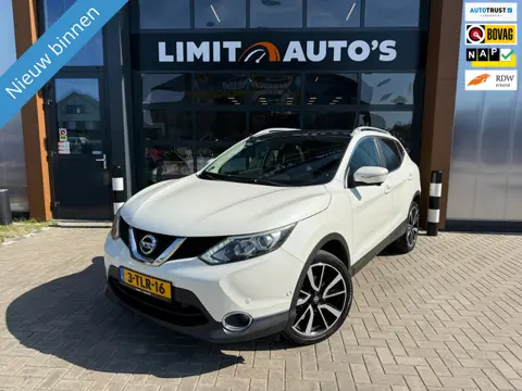 Nissan Qashqai 1.2 Premier Edition/Pano/Keyless/Cruise/Leer/Camera/Navi/St.verw/Climate/Trekhaak/Nap