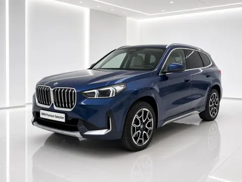 BMW X1 xDrive25e xLine | 19" | Camera | Panorama | Trekhaak | Stoel/Stuurverwarming
