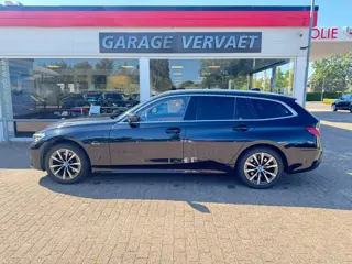 BMW 3 Serie Touring 320e High Executive (bj 2022)