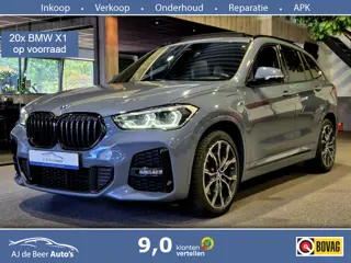 BMW X1 xDrive25e High Executive M-Sport | Panorama | 19” | Trekhaak | Camera | HUD | Stormbay metall