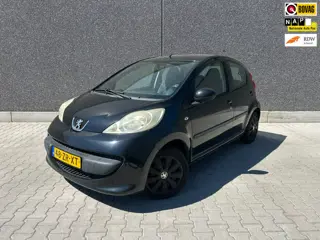 Peugeot 107 1.0-12V XS | TOPSTAAT | AIRCO: IJSKOUD | AUX/USB | SPOTIFY TE BELUISTEREN | APK T/M 13-8
