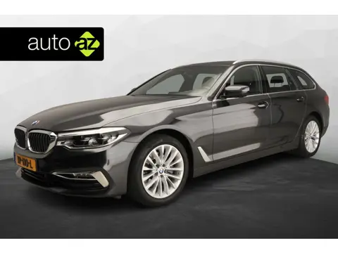 BMW 5 Serie Touring 520i Luury Line / HIFI / Park assist / Leder / Trekhaak / Comfortstoelen / LED /