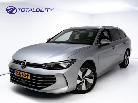 Volkswagen Passat Variant 1.5 eHybrid Elegance Bus. 204 PK | Elec. trekhaak | Stoel- & Stuurverwarmi