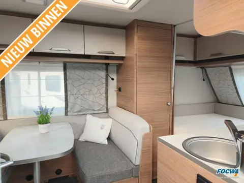 Knaus Sport 400 QD Dwarsbed Treinzit Toilet