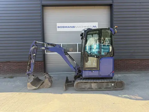 Caterpillar 302 CR minigraver BJ 2023 775 uur €340 LEASE
