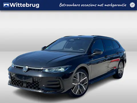 Volkswagen Passat Variant 1.5 eHybrid 272pk R-Line DSG Automaat Black Style / Panorama schuifdak / L