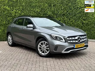 Mercedes-Benz GLA-klasse 180 | Business Solution + Ltd | Pano | Stoelverwarming | Camera | Keyless