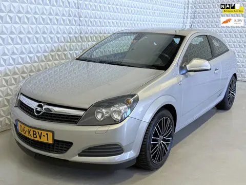 Opel Astra GTC 1.8 Edition / (H)eerlijke auto! 183.000km (2009)