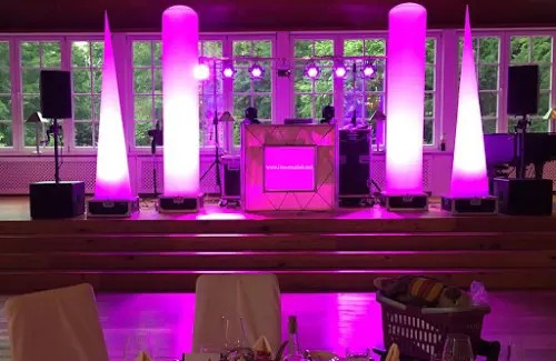 DJ's drive-in-shows, coverbands, karaoke-shows