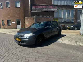 Renault Mégane 2.0-16V Tech Line