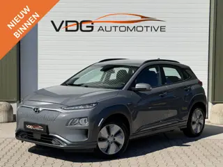 Hyundai Kona EV Comfort 39 kWh / SOH 98% / Snel lader / Keyless entry / Stoelverw. / Stuur verw. / C