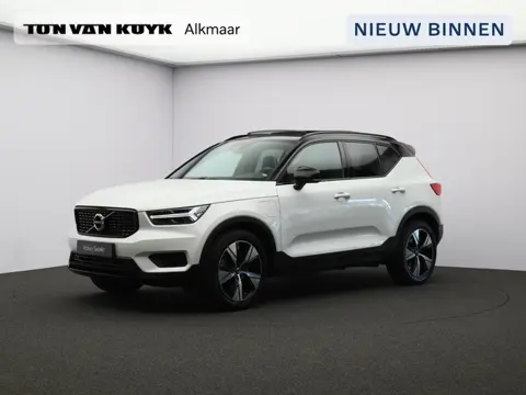 Volvo XC40 T5 262PK Plug in Hybrid R-Design / Trekhaak / Panoramisch Dak / Verwarmbare Voorstoelen+S