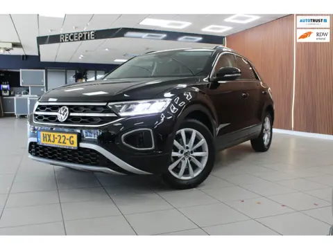 Volkswagen T-ROC 1.5 TSI Life Automaat | Airco | Adaptieve cruise control | Parkeersensoren & Camera