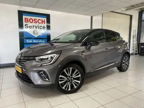 Renault Captur 1.6 E-Tech plug-in hybrid Initiale met Trekhaak /Bose/ Leer/ 360 Camera  / Adaptieve 