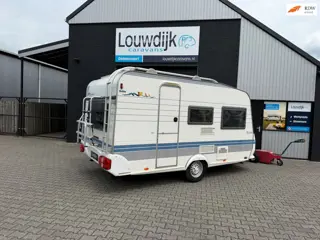 HOBBY De Luxe 400 KB ’02 (Stapelbed, 825kg)