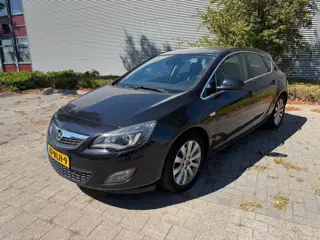 Opel Astra 1.6 Turbo Cosmo