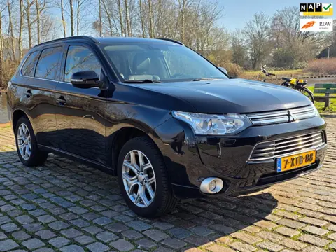 Mitsubishi Outlander 2.0 PHEV Executive Edition Automaat achteruit camera navigatie cruis control ai