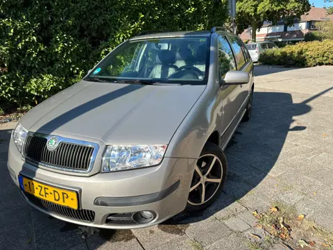 Skoda Fabia Combi MET KOELE AIRCO & JAAR APK!
