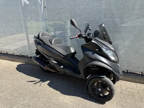 Piaggio MP3 500 LT SPORT opknapper AKRAPOVIC (bj 2015)