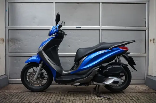 Piaggio Medley 125cc Blauw 13-MH-BR
