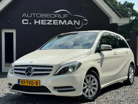 Mercedes-Benz B-klasse 180 Ambition Automaat Xenon Navigatie Cruise Control Climate Control MF Stuur