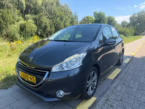 Peugeot 208 1.2 VTi Allure-Nette Auto-nwe apk