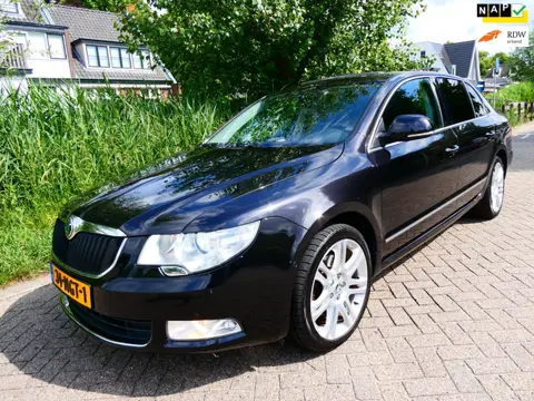 Skoda Superb 1.8 TSI Elegance 161pk Leder Navi Schuifdak Xenon Trekhaak