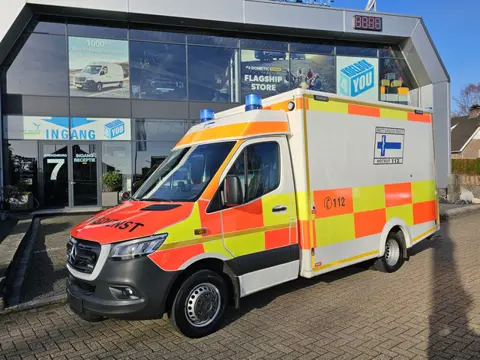 Mercedes-Benz Sprinter 519 3.0 CDI L2 Ambulance (bj 2020)