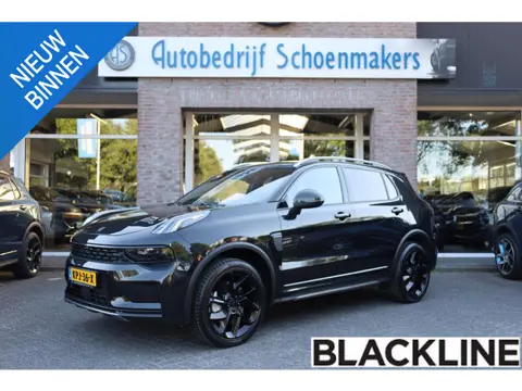 Lynk & Co 01 1.5 MY23! BLACKLINE! 6.6Kwh! ZWARTE-HEMEL ROLHOES MY23 360-CAMERA PANO/SCHUIF INFINITY 