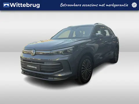 Volkswagen Tiguan 1.5 eTSI DSG Life Edition / Panorama dak / 360 Camera / Stoelverwarming voor / 18'