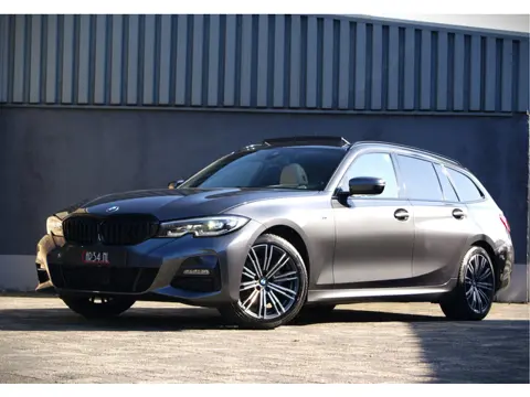 BMW 3 Serie Touring 318i 157PK M-Sport Shadow Panoramadak/Wegkl-trhk/Leer/Allseason/Memory