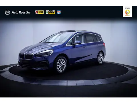 BMW 2 Serie Gran Tourer 218iA 7p LUXURY Shadow Line PANO | HEAD UP | LEDER | CAMERA | STOELVERW | FU