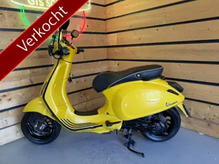 Vespa Bromscooter Sprint 4T Custom (bj 2016, automaat)