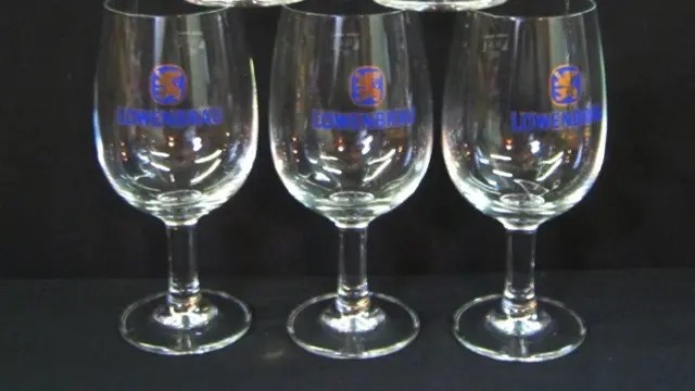 3 Löwenbräu bierglazen op voet, 0.4 liter, NW, met opdruk